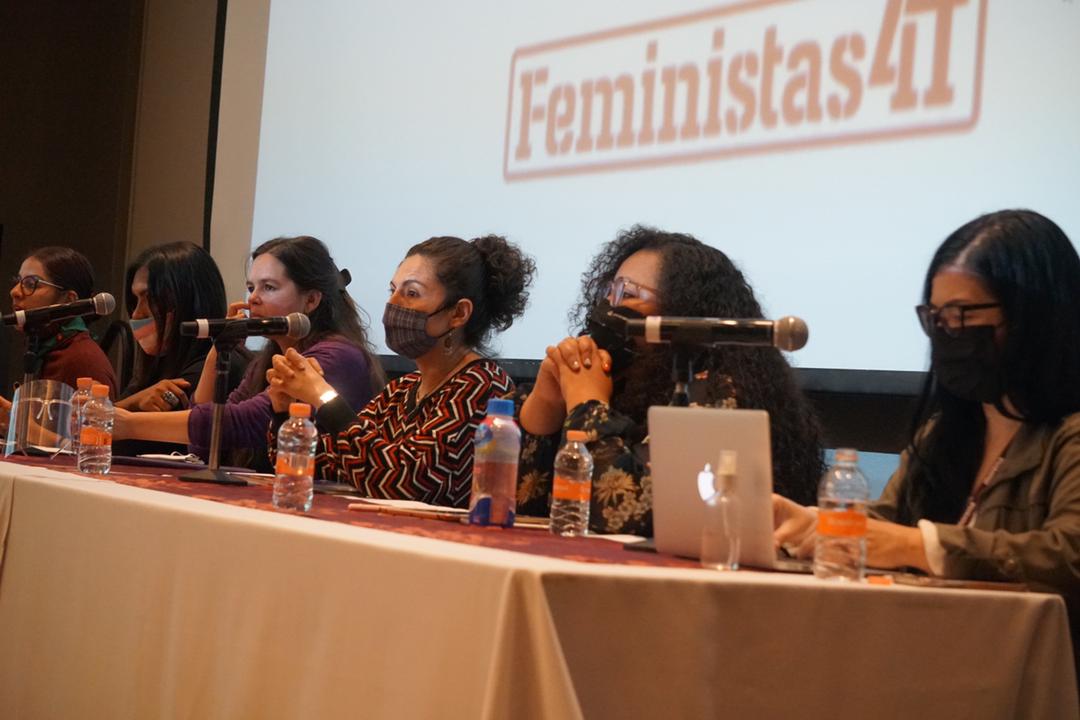 Delegación del ISB participa en el conversatorio “Feminismo popular, tercera raíz y lucha LGBTIII en México”